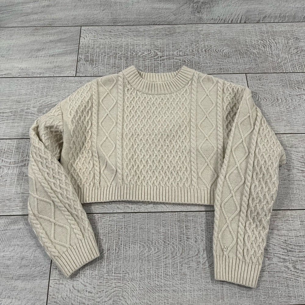 h & m cropped sweater